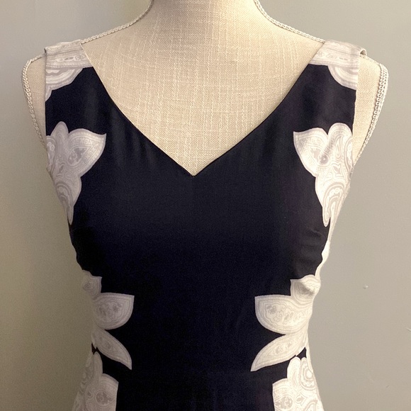 Banana Republic Blue Silky Sleeveless V-Neck Dress - Size 00P - Gorgeous - Picture 2 of 4